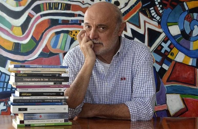 Narrador. Fernando Ampuero es protagonista de la novela.