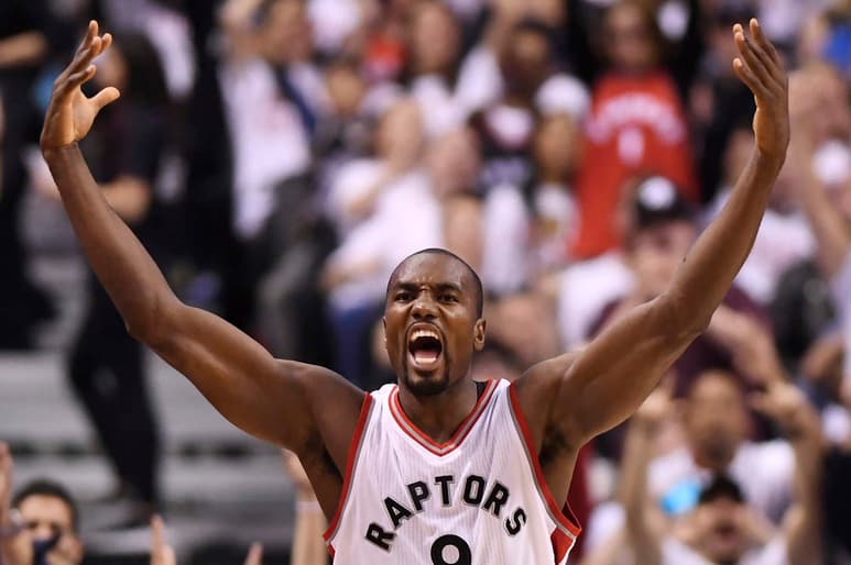 Serge Ibaka disputó 23 partidos con los Raptors la temporada pasada. (Archivo)