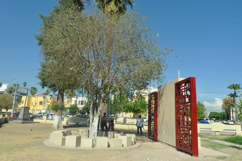 Obra.  En un plazo de dos a tres semanas podría estar listo el Muro Llorón de Fuundec que se construye en la Alameda Zaragoza. (EL SIGLO DE TORREÓN)