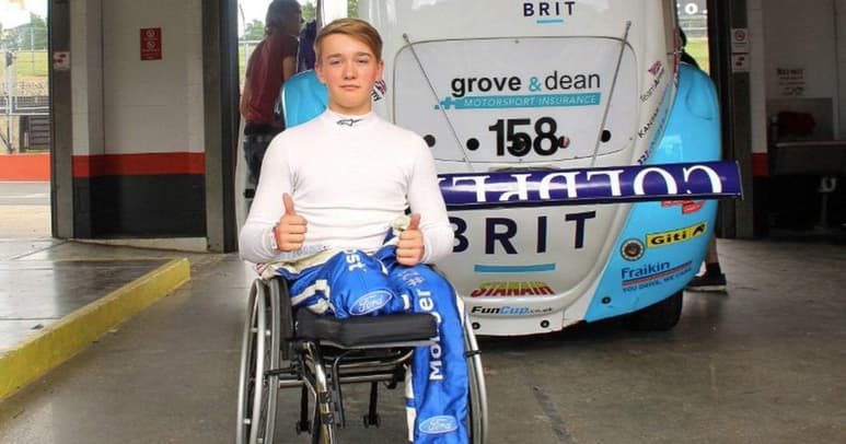 Luego de 11 semanas del accidente que le costó las dos piernas, Billy Monger se volvió a subir a un auto de carreras. (Cortesía)
