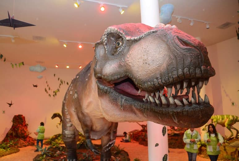 La exposición está integrada por 11 dinosaurios a escala real con sonido, movimiento y ambientación. (EL SIGLO DE TORREÓN)