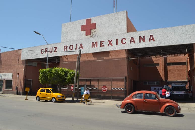 El jugador fue llevado hasta la Cruz Roja de Torreón en un vehículo particular. (ARCHIVO)
