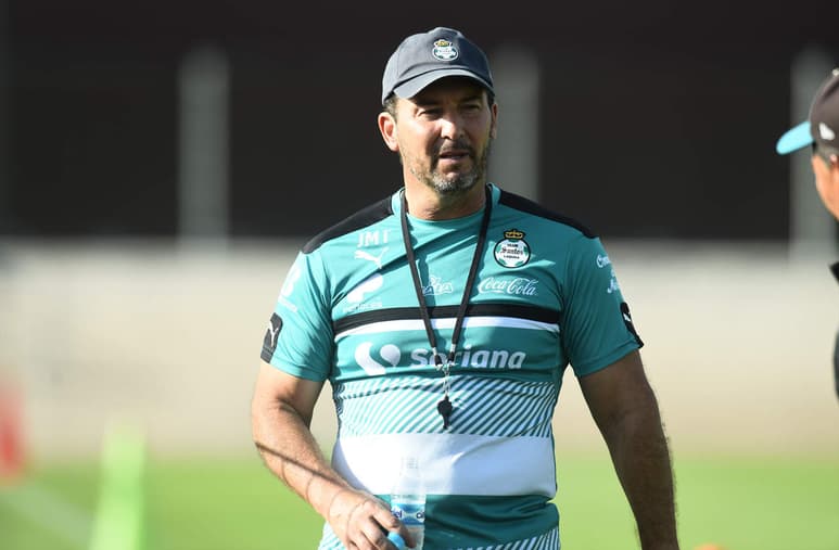 Al “Chepo” le dio gusto, no solamente por Hernández, sino por el resto de los futbolistas mexicanos que juegan fuera del país, ya que de alguna manera los representan dignamente. (EL SIGLO DE TORREÓN)