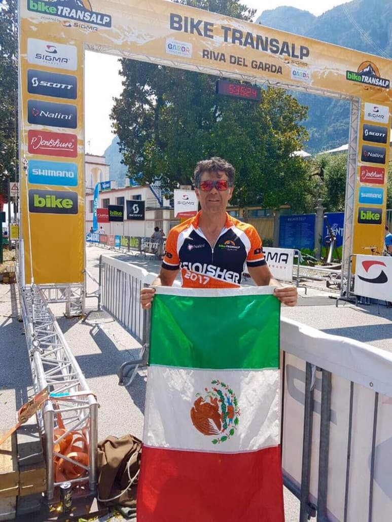 El lagunero mostró su orgullo y satisfacción en la meta. (Especial)