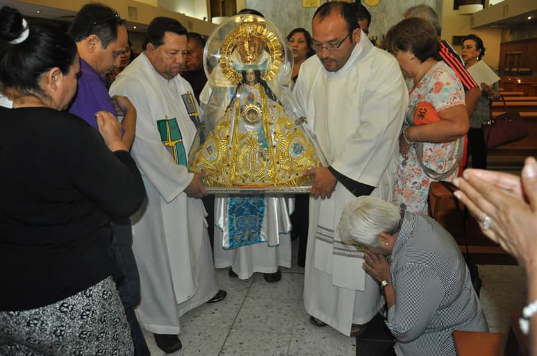 Es una réplica exacta de la original que se encuentra en la basílica de Zapopan, Jalisco, la cual únicamente sale dos veces al año. (ARCHIVO)
