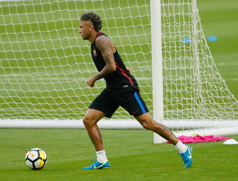 El jugador del FC Barcelona, el brasileño Neymar Jr., en un entrenamiento ayer en Florida.