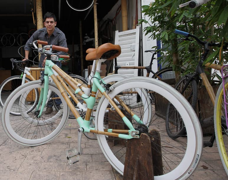 Para impulsar su uso mediante un modelo sostenible, el mexicano Diego Cárdenas decidió retomar un modelo de 1890 elaborado con bambú como una 'respuesta a las condiciones sociales que sufrimos a nivel mundial'. (EFE)