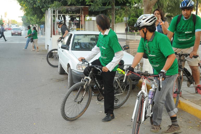 Denuncia. Colectivo Ruedas del Desierto pidió a las autoridades se proceda contra conductor que atropelló a ciclista. (EL SIGLO DE TORREÓN)