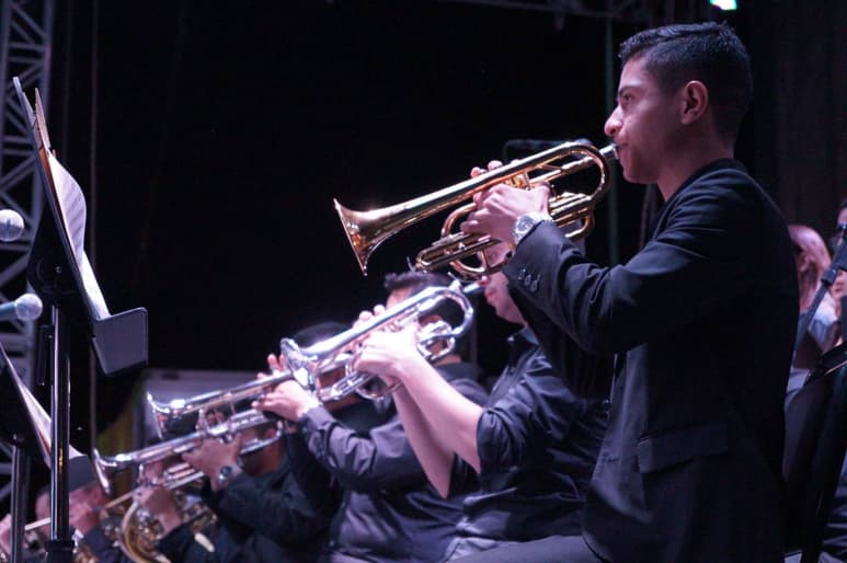 Destacado. Gerardo Santoyo fue parte de la sección de Trompetas de Camerata de Coahuila, dentro de su presentación en la 'Procesión del Silencio' de Viesca, Coahuila. Ha tocado en diferentes ensambles de la región.