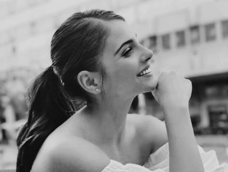 Fue la modelo en el video del grupo Maldita Nerea para el tema 'Perdona si te llamo amor'.