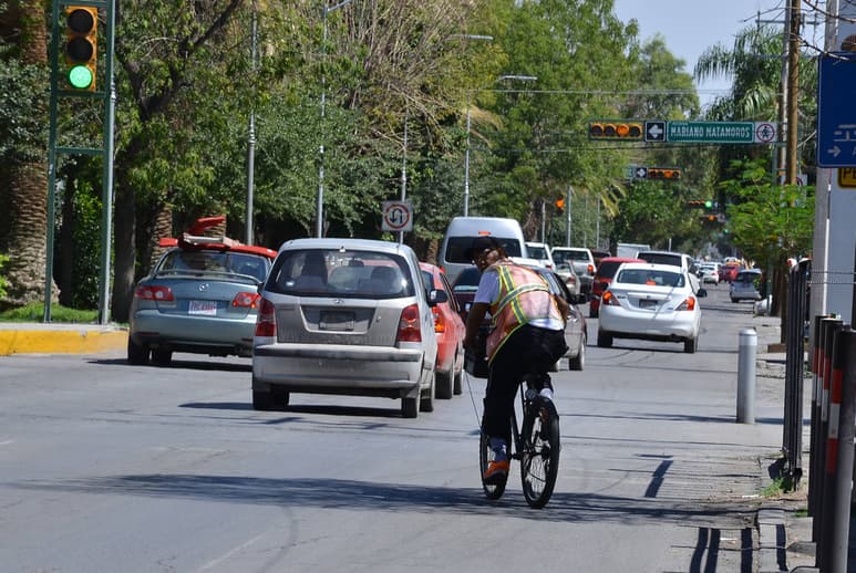 Movilidad. Consideran colectivos que se requiere implementar la Ley de Seguridad Vial en México. (FERNANDO COMPEÁN)