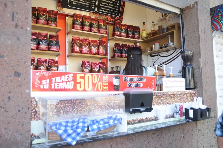 Proyecto social. Desde 2003 decidió comprar café a productores de comunidades de Chiapas. (EL SIGLO DE TORREÓN/RAMÓN SOTOMAYOR)