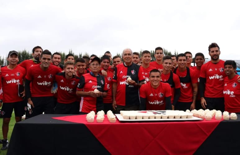 Atlas celebró con un pastel y con la presencia de algunas leyendas del club. (Cortesía Atlas)