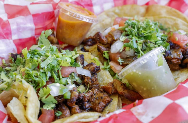 Golpea a su hermano con un bate por no compartir tacos