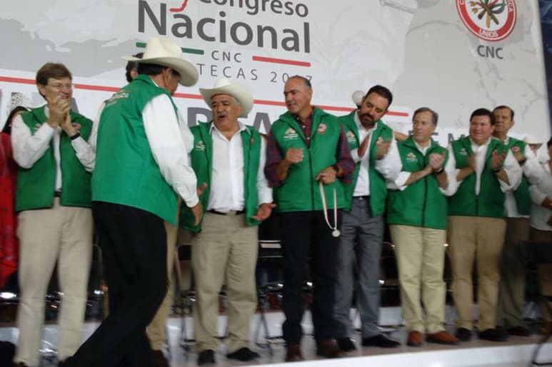 Lagunero. El lagunero Jesús Molina Lozano recibió la presea 'Lázaro Cárdenas del Río'. (EL SIGLO DE TORREÓN)