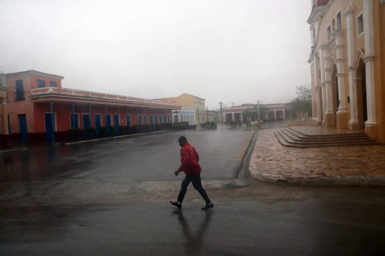 El huracán 'Irma' ya se dejó sentir en Cuba. (EFE)