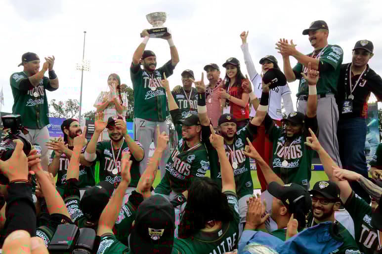 Toros de Tijuana se alzó como campeón 2017 de la Liga Mexicana de Beisbol, tras apalear a Pericos. (Notimex)