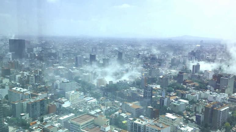 Videos en redes sociales han mostrado derrumbes de edificios. (ESPECIAL)