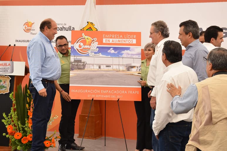 Planta. A la apertura asisten autoridades de gobierno, además del representante de Proméxico. (EL SIGLO DE TORREÓN/FERNANDO COMPEÁN)