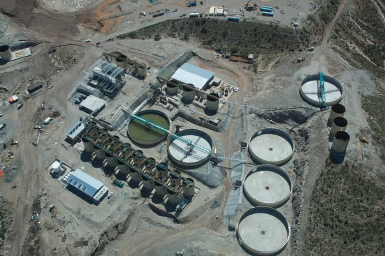 Labores. La empresa es canadiense First Majestic Silver Corp, y opera en Coahuila desde el 2006. En la mina explotan minerales metálicos como: plata, plomo y zinc.