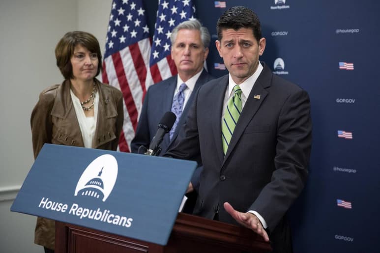 Atados. Paul Ryan, dijo que no hay un plan para que la cámara baja actúe sobre la propuesta de silenciadores. (EFE)