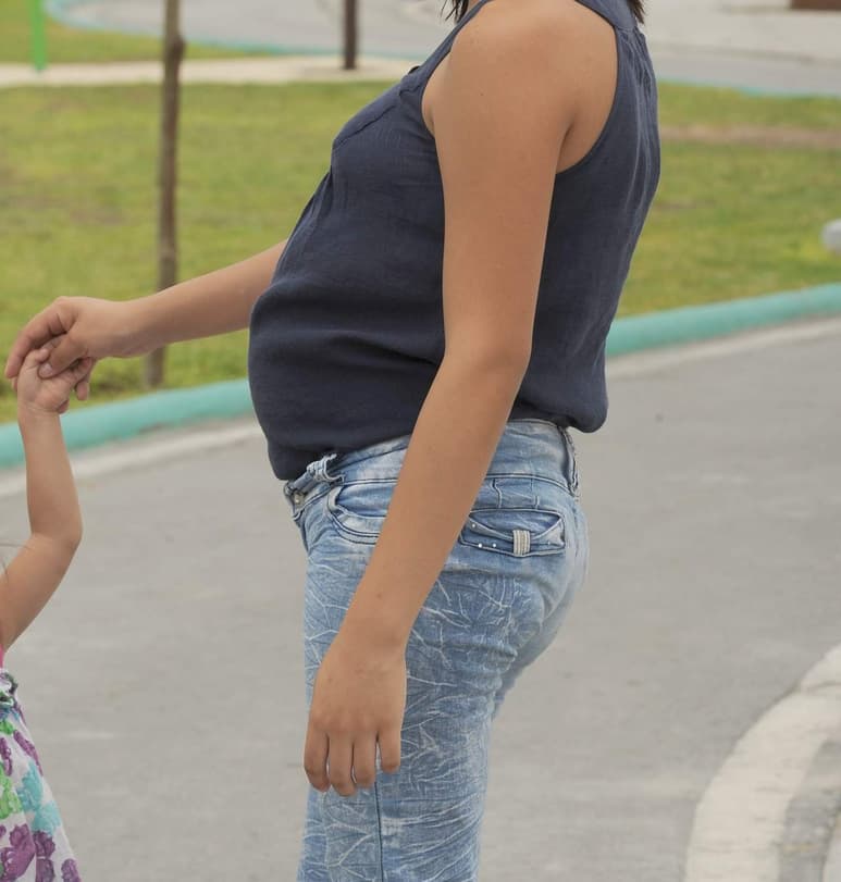 El Fondo de las Naciones Unidas para la Infancia (Unicef) afirma que las adolescentes que no saben leer y escribir tienen más probabilidades de casarse precozmente, quedar embarazadas y menos posibilidades de contar con conocimientos amplios sobre el VIH/sida y de tener hijos saludables. (ARCHIVO)