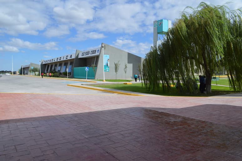 No serán suspendidas las clases debido al conflicto sindical que prevalece en el plantel. (EL SIGLO DE TORREÓN)