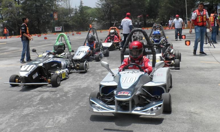 Carreras. Además de las carreras, se contemplan competencias de drones y robots, señalan.