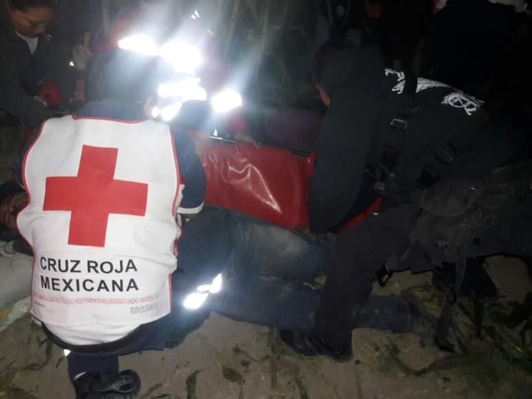 En la unidad viajaban ocho agentes, que resultaron lesionados. (EL SIGLO DE TORREÓN)