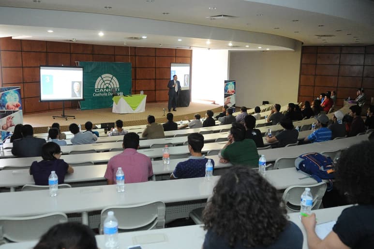 Innovación. Hackers buscan innovar en servicios informáticos para empresarios laguneros. (ARCHIVO)