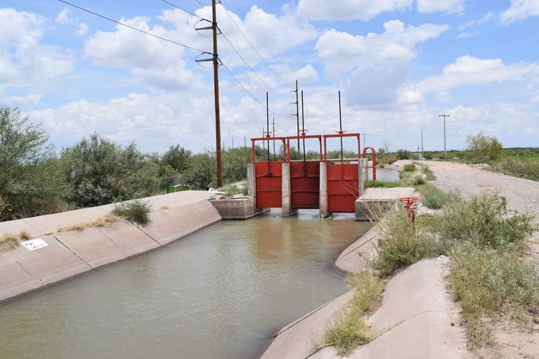 Reitero que sobre el volumen de agua a extraer de las presas compete exclusivamente a la Conagua, pero si hay voluntad de los funcionarios federales y de los campesinos para sentarse a platicar el tema, lo harán, pero recalcó que hasta ahora no hay ninguna petición formal. (ARCHIVO)