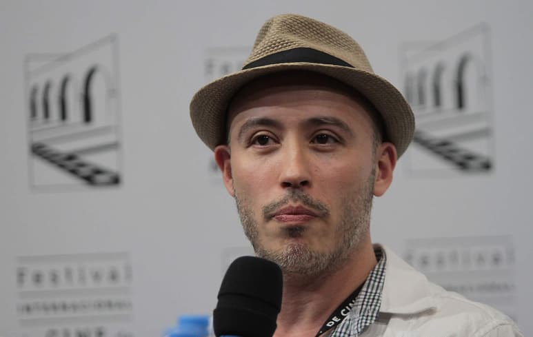 El director Marcelo Tobar subió al estrado para recibir el Ojo, máxima distinción del festival y agradecer a quienes se sumaron al proyecto que fue un experimento, pues fue la primera que se filmó con un teléfono inteligente. (ESPECIAL)