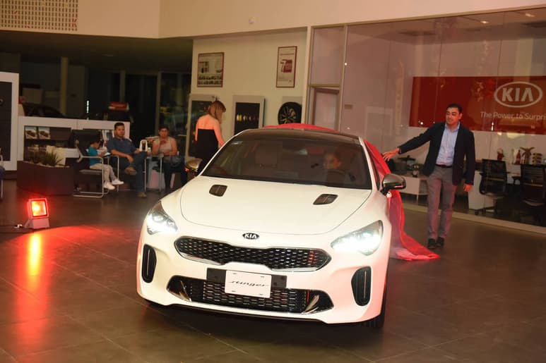 De fiesta. El pasado jueves se realizó en la ciudad una noche de casino con clientes de KIA Laguna en donde se presentó el modelo Stinger, incursionando con ello dentro del mercado de autos de lujo. (EL SIGLO DE TORREÓN/ERICK SOTOMAYOR)