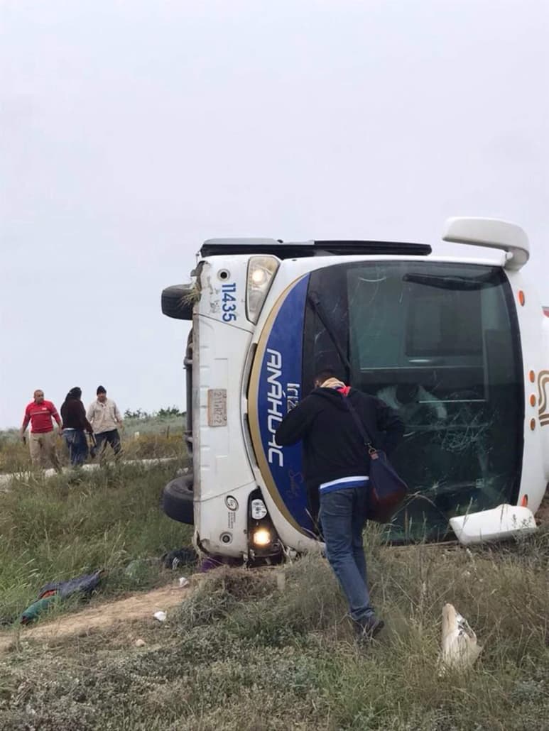 Se trata de un camión de la línea de autobuses Anáhuac, con el número económico 11435 y en el cual viajaban alrededor de 20 pasajeros.