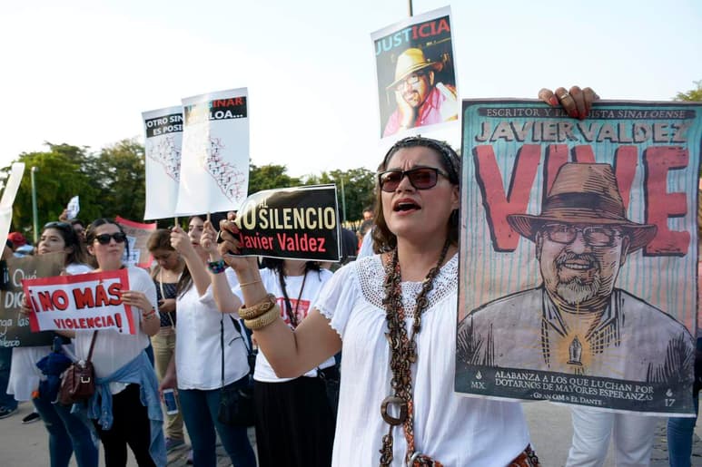 A seis meses del asesinato del cofundador del semanario 'Río Doce', Javier Valdez Cárdenas, activistas, artistas y comunicadores volvieron exigir justicia. (ARCHIVO)