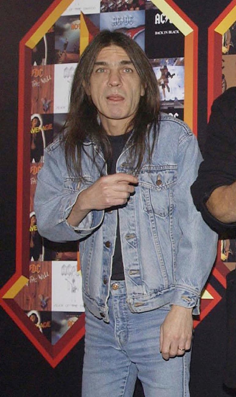 'Con profunda tristeza AC/DC tiene que anunciar el fallecimiento de Malcolm Young', que fue junto a su hermano Angus el fundador de AC/DC, señala la nota, que destaca 'la enorme dedicación y compromiso' que siempre mostró con el grupo. (ARCHIVO)