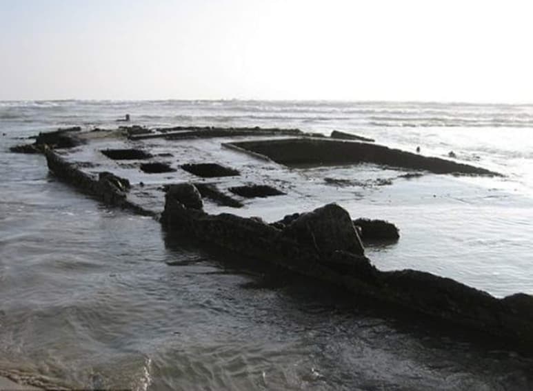 Se trataba de un barco petrolero abandonado desde 1930. (INTERNET)