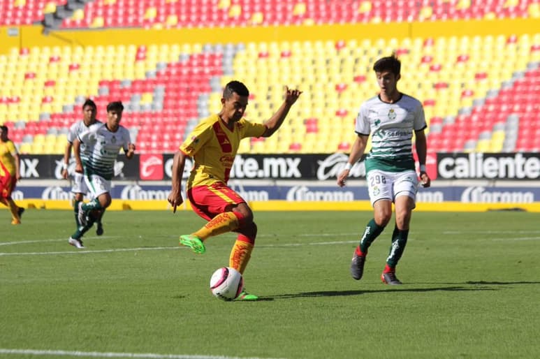 La primera parte finalizó empatada sin anotaciones, pero al minuto 53, Salvador Reyes abrió el marcador para los michoacanos. (EL SIGLO DE TORREÓN)