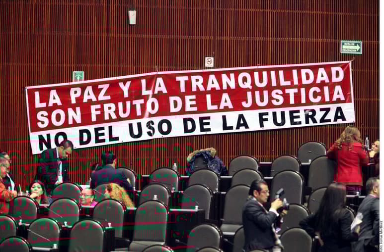 En contra. La iniciativa fue cuestionada por la oposición pues propiciaría la violación de derechos.