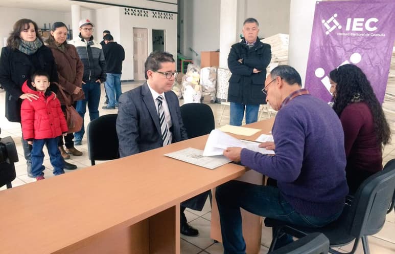 Esta mañana presentó su carta de intención ante el comité municipal electoral. (EL SIGLO DE TORREÓN)