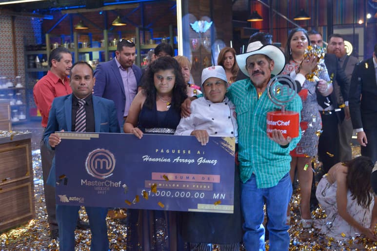 Apoyo. Honorina Arroyo estuvo acompañada de su familia en la final de MasterChef.