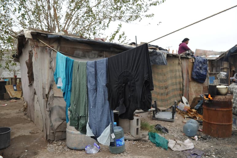 Tendencia. De 2014 a 2016 la pobreza extrema pasó de 168 millones a 186 millones de personas. (ARCHIVO)