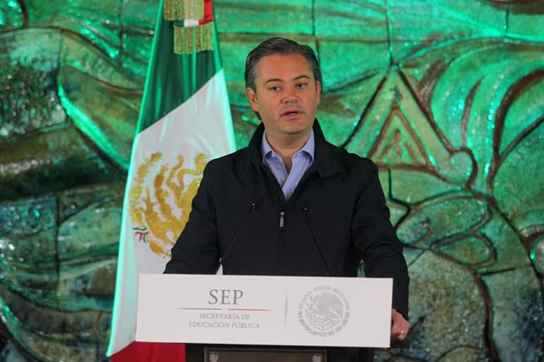 El coordinador de campaña del precandidato del PRI a la Presidencia de la República, José Antonio Meade, enfatizó que quien humilla y falta al respeto a los maestros, no es la reforma educativa, sino el propio López Obrador. (ARCHIVO)