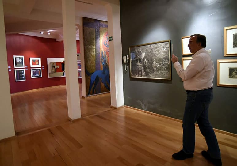 Ahí, visitó las diferentes salas de este recinto cultural que albergan obras de su abuelo materno, el escultor José Kuribreña. (NOTIMEX)