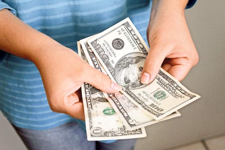 En 2018 la economía mexicana crecerá en alrededor de 2.3 por ciento y el tipo de cambio regresará a niveles de 17.50 pesos por dólar, anticiparon analistas del área de Inversiones de Sura Asset Management México. (ARCHIVO)