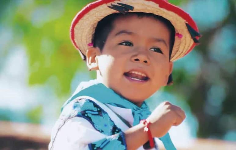 En el video publicado en la página de Facebook de 'El Venado Azul', el pequeño agradece a sus fans por el apoyo brindado a través de redes sociales, y finaliza cantando 'na nana nana… ¡yahuu!'. (ESPECIAL)