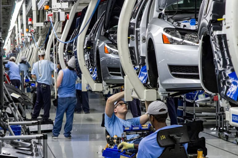 Dinamismo. Analistas observan una tendencia favorable en la creación de empresas e inversiones de las ya instaladas. (ARCHIVO)
