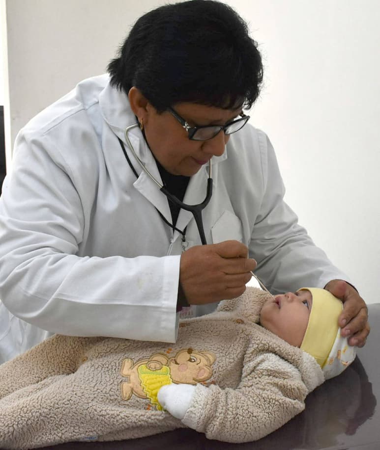 Consultas. Una de las principales causas por la que acuden los niños al Seguro Social es para atenderse de la fiebre. (EL SIGLO DE TORREÓN)