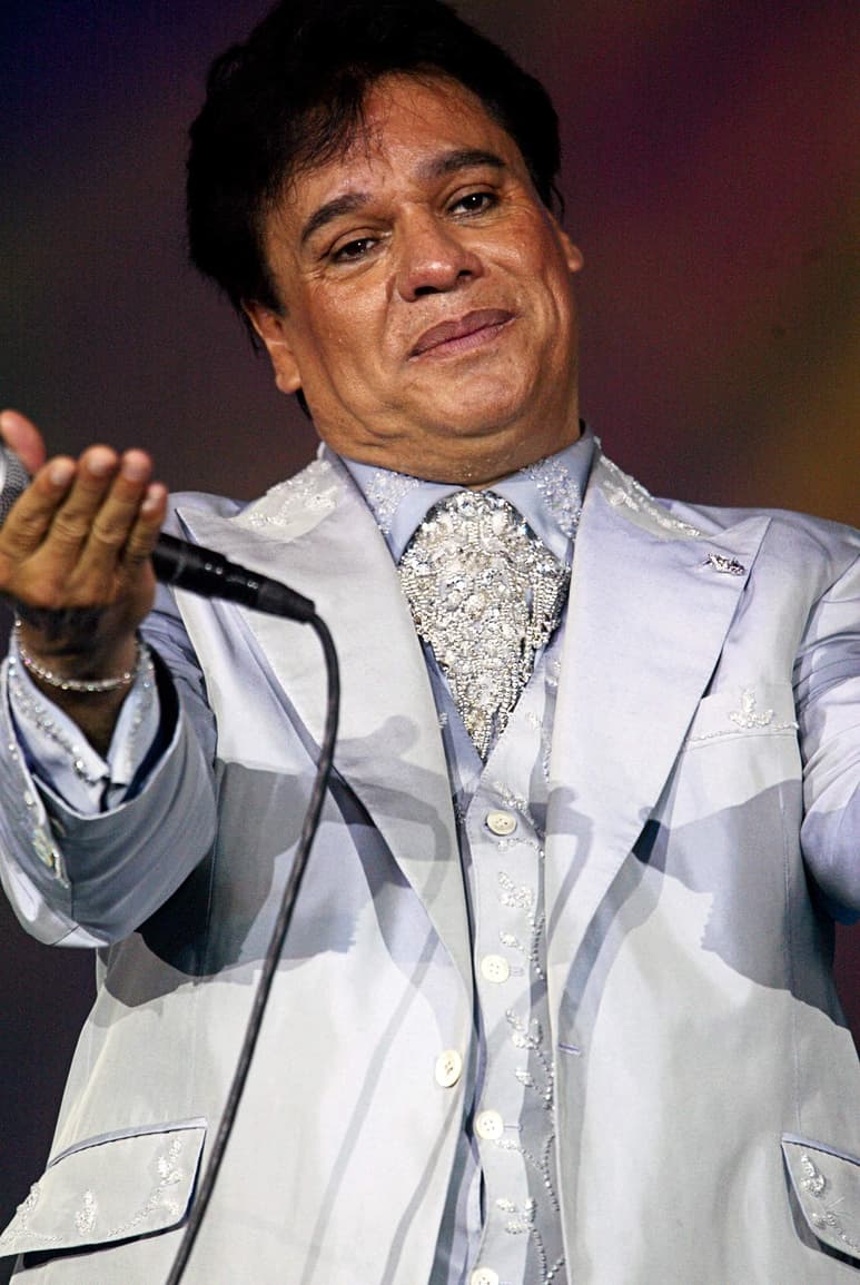 Dos venezolanas intentan extorsionar al heredero de Juan Gabriel.