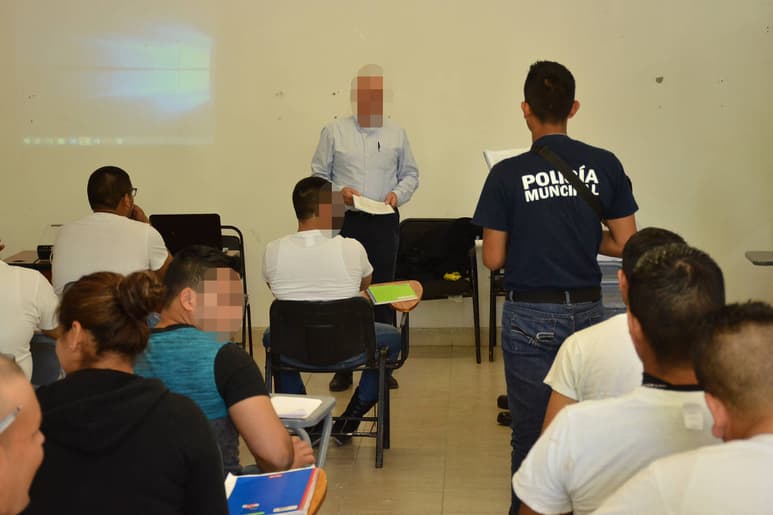 Incierto. Se desconoce el futuro de los aspirantes a Policías Municipales, ya que siguen sin pagarles la beca de 6 mil pesos al mes. (EL SIGLO DE TORREÓN)